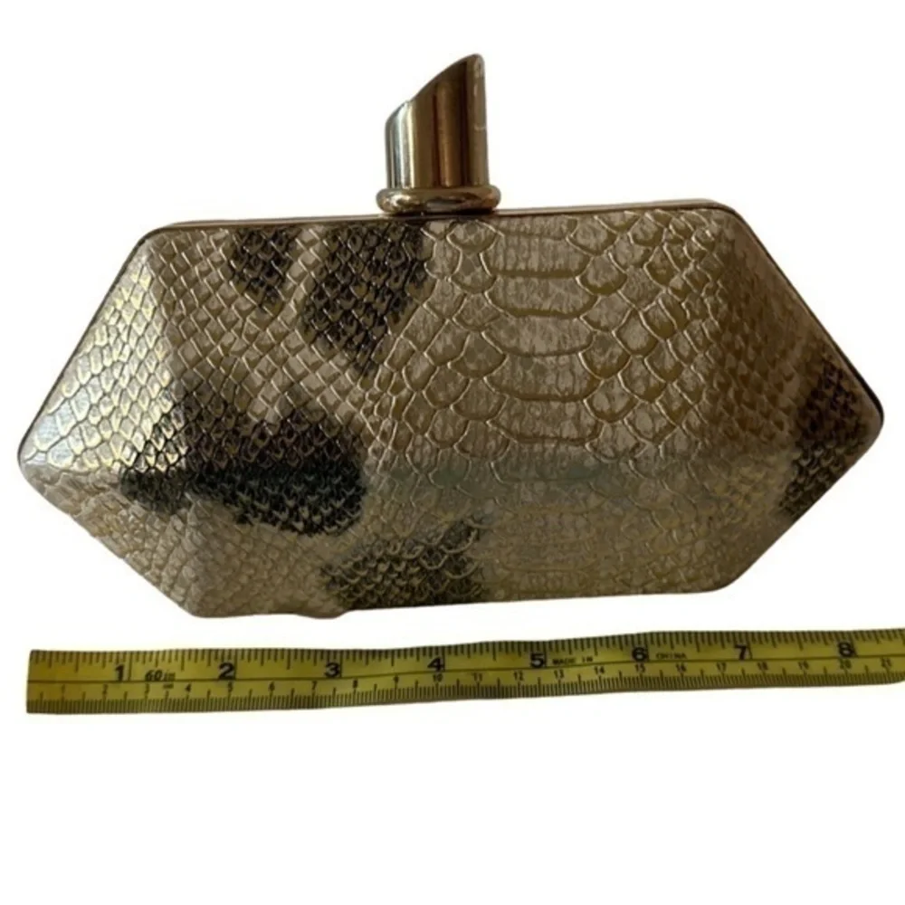 Geometric Hard Shell Metallic Faux Python Cluth - Picture 4 of 5